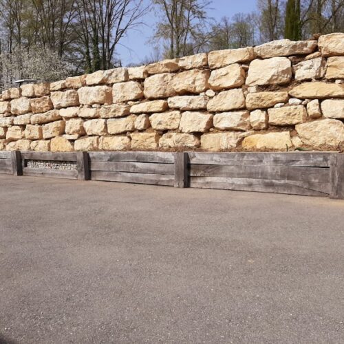 Pose d'un mur en pierre en haute-savoie