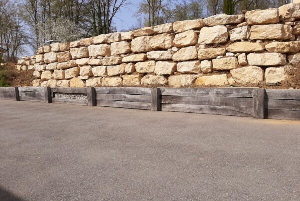 Pose d'un mur en pierre en haute-savoie